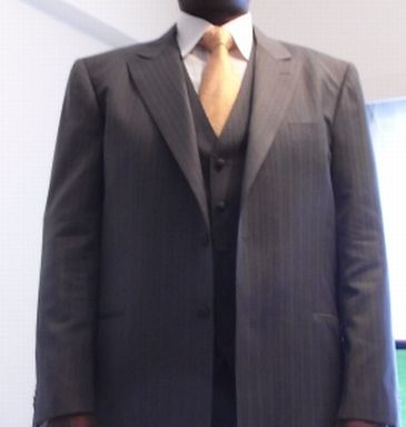 オーダースーツコンシェルジュ 松はじめのスーツ着こなし方ブログ スーツのベストの一番下のボタンを外すことになった由来とは 洋服物語