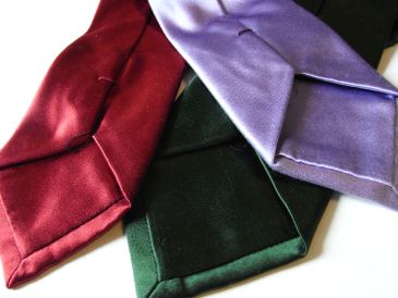 ネクタイの色合わせ方とは?
