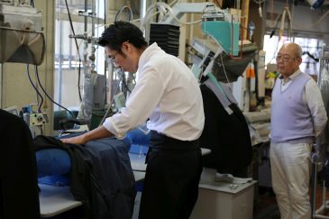 オーダースーツ制作を彷彿とさせるクリーニングのプレス