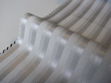 パーティスーツ、ポケットチーフの栄えるアリストン生地