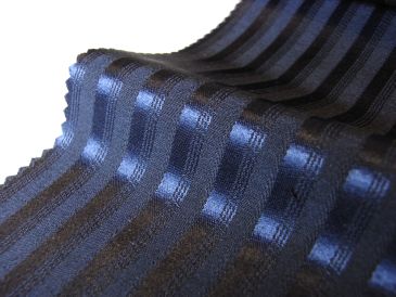 パーティスーツ、ポケットチーフの栄えるアリストン生地