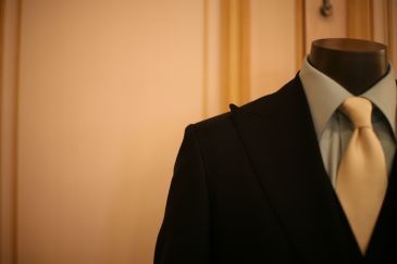 オーダースーツコンシェルジュ 松はじめのスーツ着こなし方ブログ 結婚式でダブルブラックスーツが駄目な理由 オーダースーツコンシェルジュ 松はじめのスーツ着こなし方ブログ 結婚式でダブルブラックスーツが駄目な理由