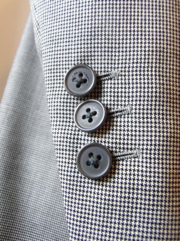 イギリス生地袖ボタン、東京ブリティッシュスタイルのオーダースーツ