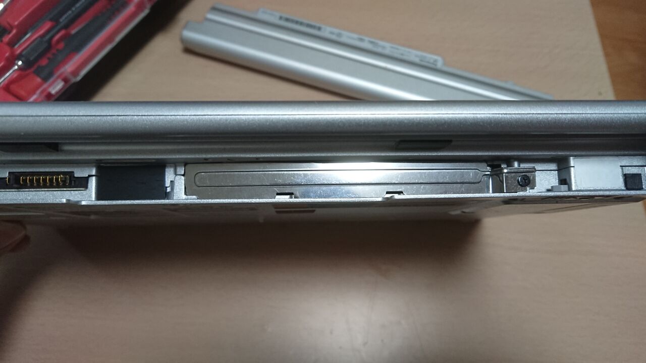 中古のPanasonic レッツノート CF-SX3のSSDとメモリ交換をする