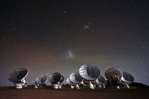 大小マゼラン雲©ESO