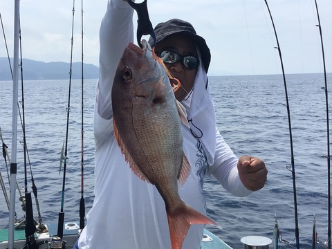 7A527A60-8652-4075-87B2-D5449E2F2090