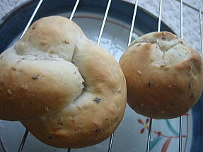 ゴマの成型パン