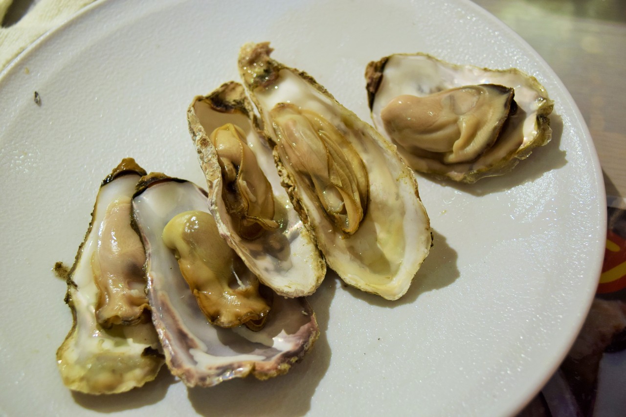 函館朝市 牡蠣食べ放題を函館朝市の栄屋で挑戦してみた結果 はこある 函館のグルメ情報など 函館朝市 牡蠣食べ放題を函館朝市の栄屋で挑戦してみた結果 はこある 函館のグルメ情報など