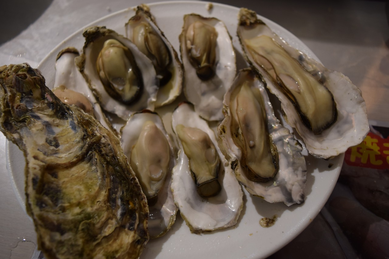 函館朝市 牡蠣食べ放題を函館朝市の栄屋で挑戦してみた結果 はこある 函館のグルメ情報など 函館朝市 牡蠣食べ放題を函館朝市の栄屋で挑戦してみた結果 はこある 函館のグルメ情報など