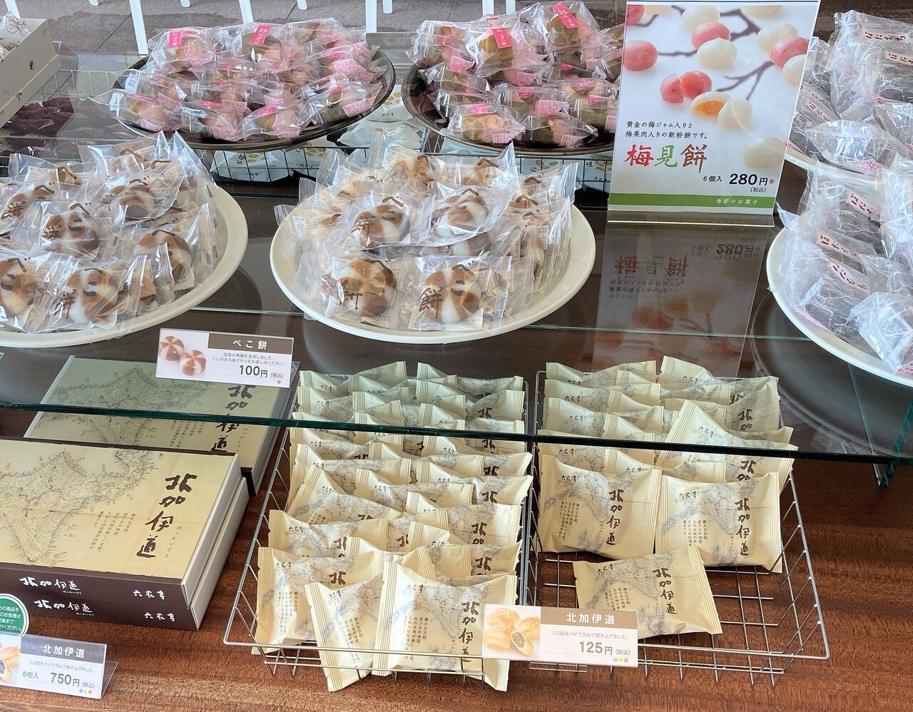 お菓子がいっぱいだけどケーキだって旨い 函館 六花亭漁火通店 はこある 函館のグルメ情報など お菓子がいっぱいだけどケーキだって旨い 函館 六花亭漁火通店 はこある 函館のグルメ情報など