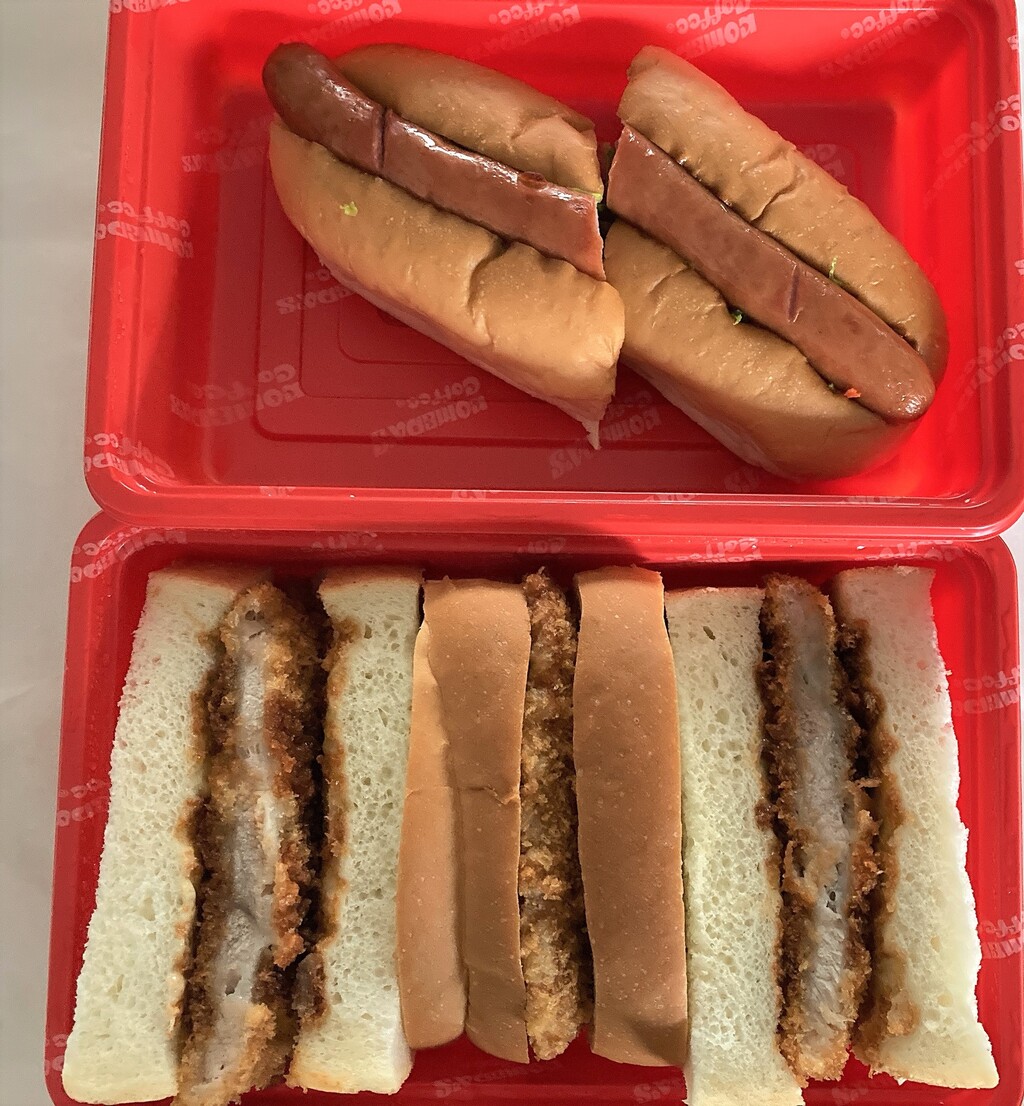 テイクアウト限定 カツサンドのボリュームよ 函館 ベイエリアのコメダ珈琲店 はこある 函館のグルメ情報など テイクアウト限定 カツサンドのボリュームよ 函館 ベイエリアのコメダ珈琲店 はこある 函館のグルメ情報など