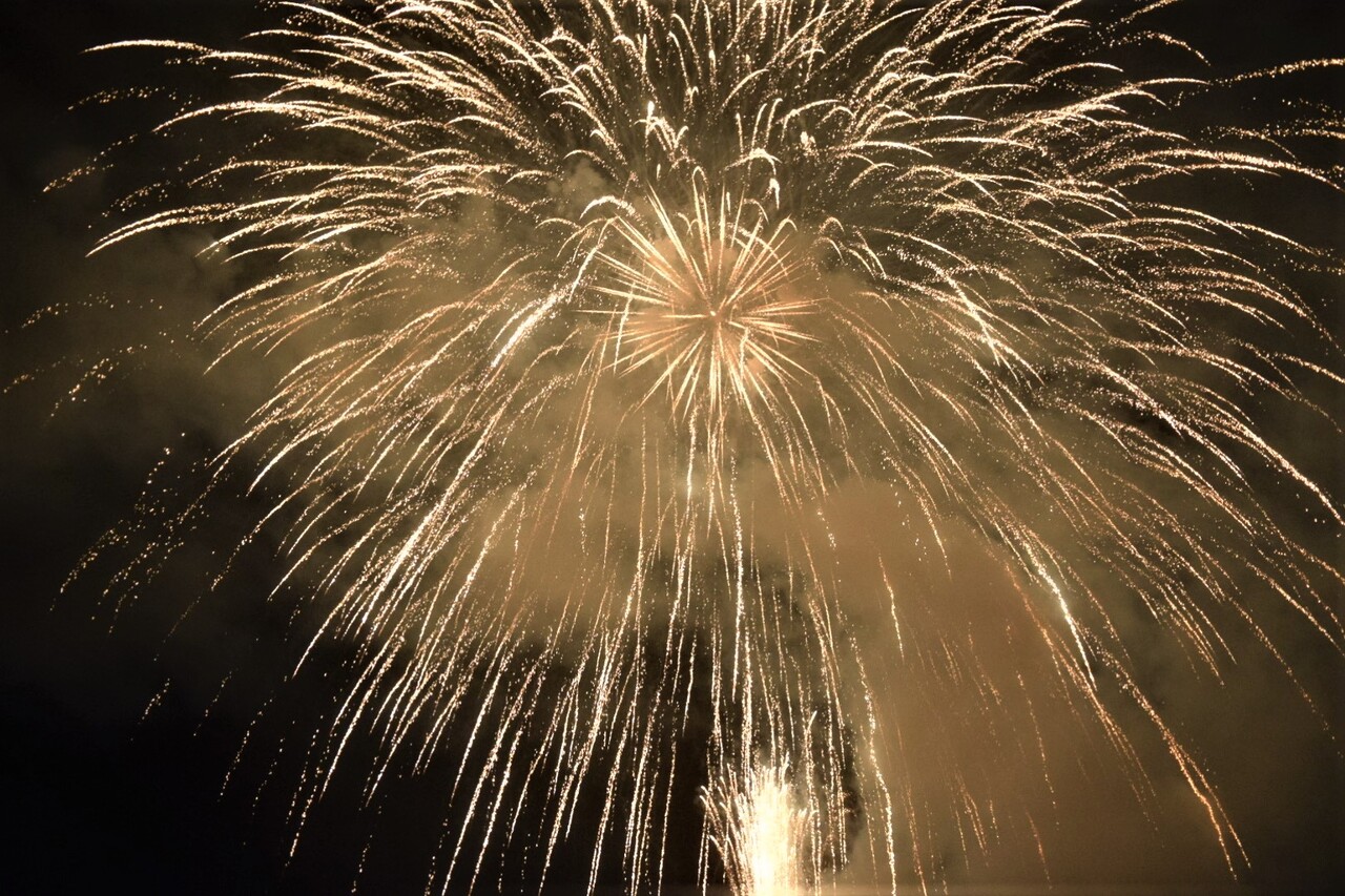 屋台も活気 函館湯の川温泉花火大会22へ行ってきた はこある 函館のグルメ情報など