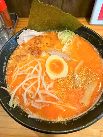【大盛無料！胃袋の準備はオッケー】ラーメン めがみ(麺神)