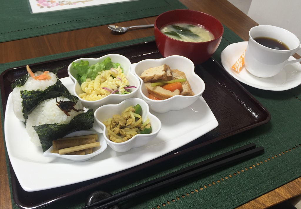 グリーンリーフのおにぎり定食 函館の飲み食い日記 Powered By ライブドアブログ グリーンリーフのおにぎり定食 函館の飲み食い日記 Powered By ライブドアブログ