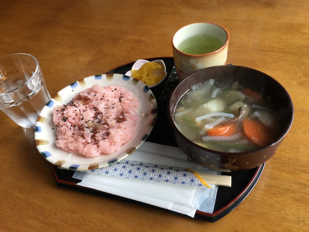 茶房 菊泉のクジラ汁とよくばりスイーツセット 函館の飲み食い日記 Powered By ライブドアブログ 茶房 菊泉のクジラ汁とよくばりスイーツセット 函館の飲み食い日記 Powered By ライブドアブログ