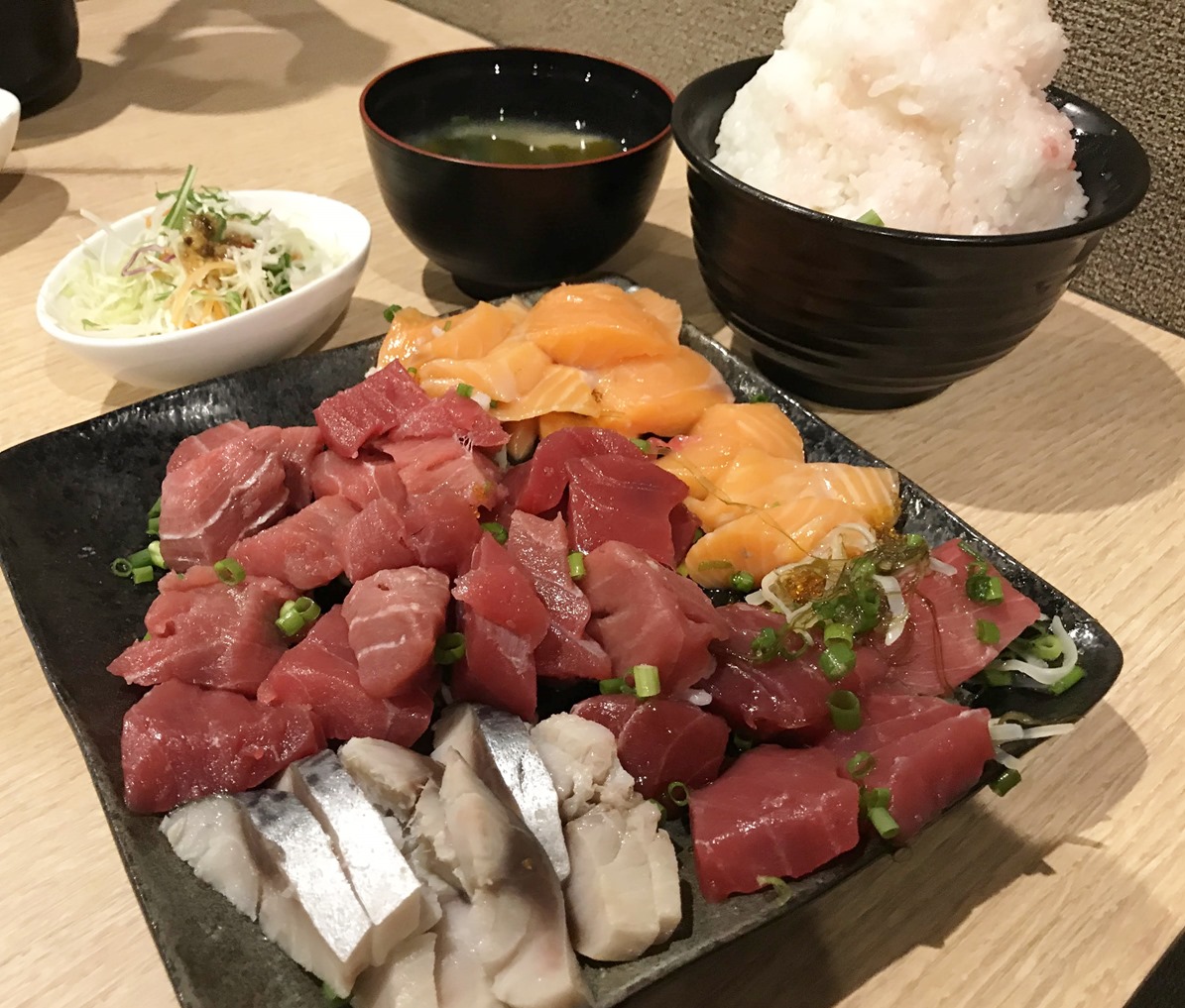 これはスゲ Hakoyaのメガ盛り丼は圧巻 函館の飲み食い日記 Powered By ライブドアブログ