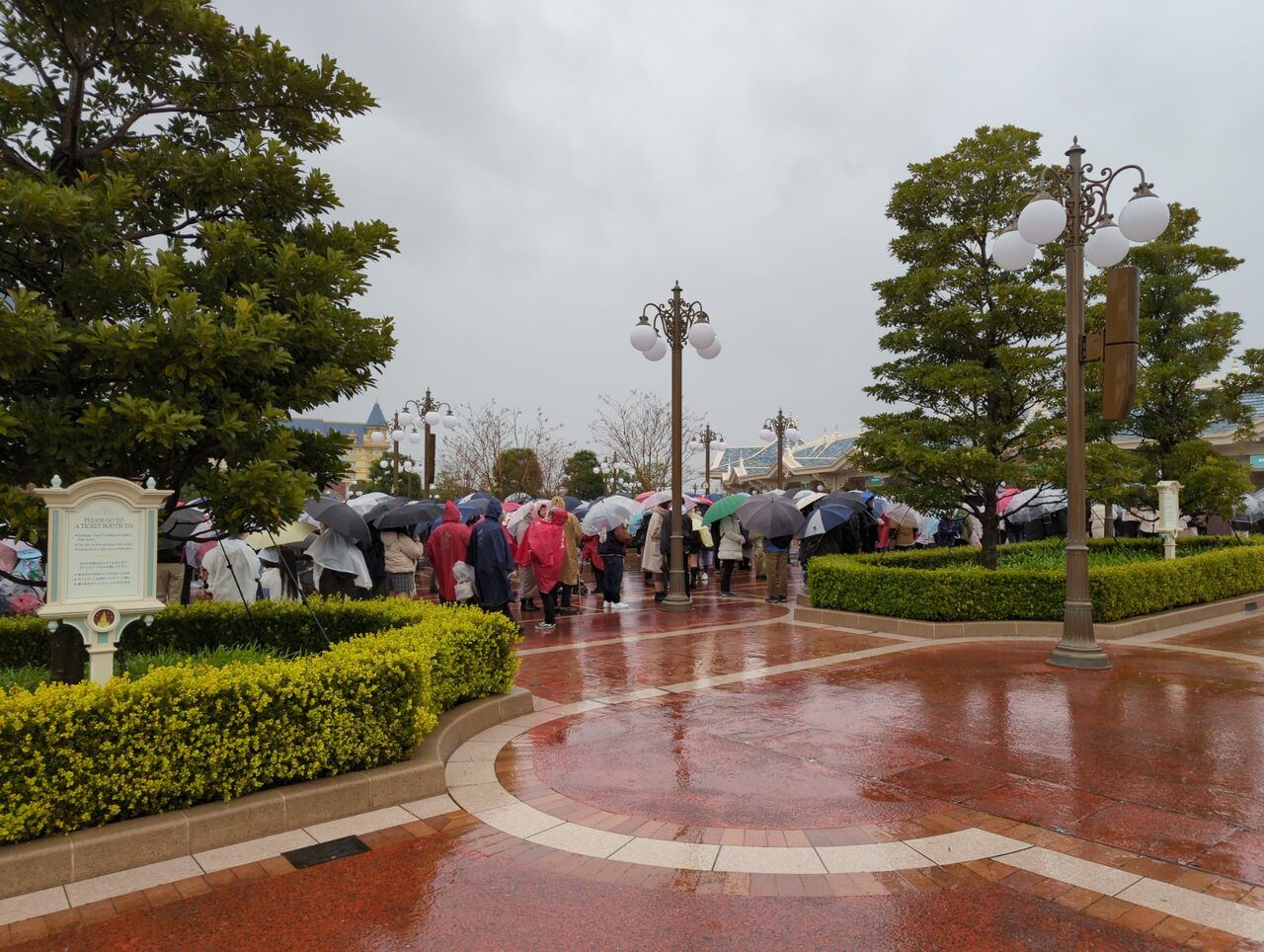 12 8の東京ディズニーランドの待ち列と開園時間 Asama