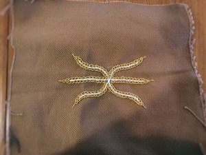 カラコマ　アイヌ刺繍のWS6