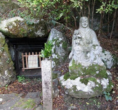 大 哀しい 八百比丘尼終焉窟探訪 白山神駈け道の風露草 白山神駈道の風露草 かみかけみちのふうろそう