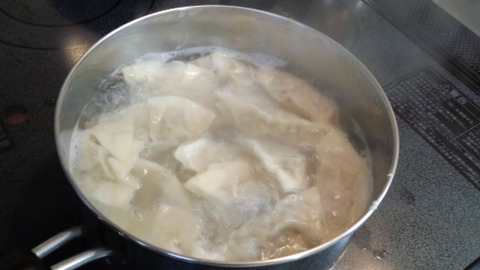 boiling gyoza