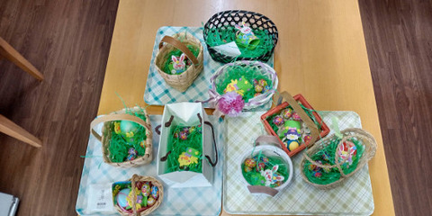 egg basket on the tabe