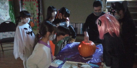 chirdren see fire pumkin