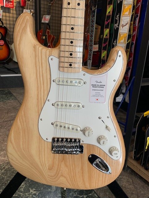Fender MIJ Traditional 60s Mustangと70s Stratocasterが入荷しました
