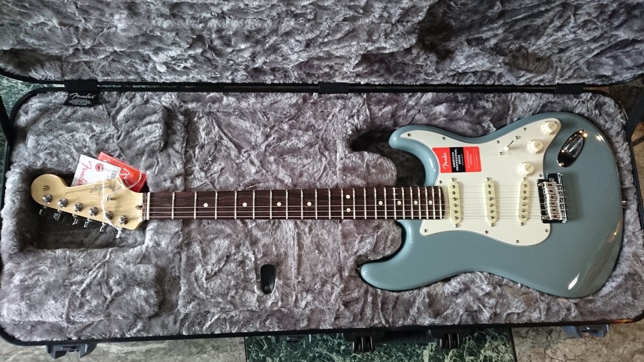 Fender American Professional Sonic Grayと中古のAria pro2 PE