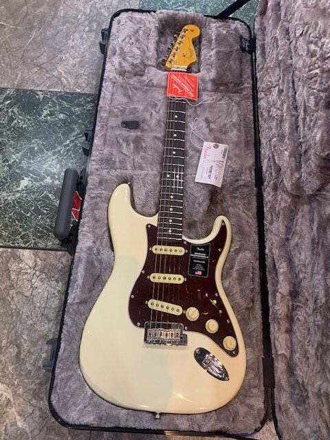 Fender American Professional 2 Stratocaster Olympic Whiteが入荷