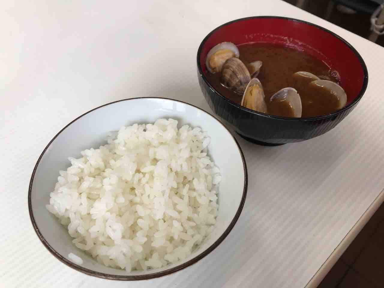 市場で鮪 鰹刺 バイ貝煮付け 焼きそば 貝汁 魚源食堂 柳橋中央市場 愛知県名古屋市中村区名駅 Red List Restaurant