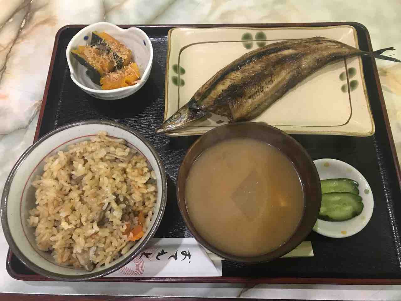 市場で本日のおすすめ さんまの開き 喫茶グリーン 名古屋市中央卸売市場北部市場内 愛知県西春日井郡豊山町 Red List Restaurant 市場で本日のおすすめ さんまの開き 喫茶グリーン 名古屋市中央卸売市場北部市場内 愛知県西春日井郡豊山町 Red List Restaurant