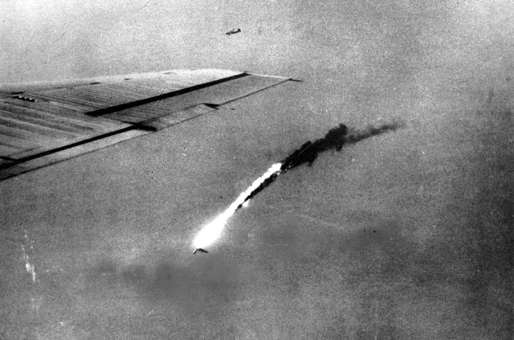 02_墜落するB-29