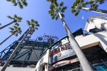 mlb ドジャース 3勝2敗 で 地区シリーズ 勝ち上がる 野球場へ行こう 野球全般