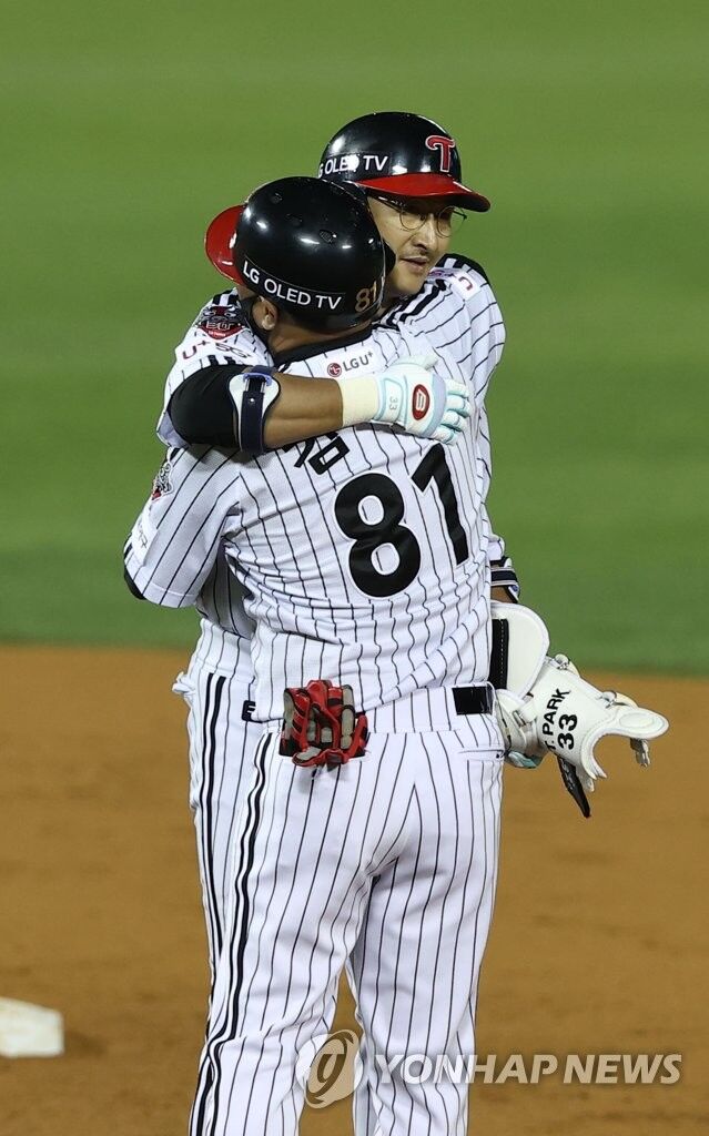 韓国プロ野球) パク・ヨンテク 通算 2,500安打 達成 韓国プロ野球) パク・ヨンテク 通算 2,500安打 達成