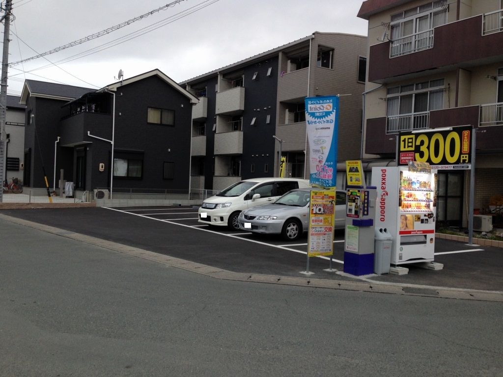 高塚駅北口近くに1日300円の駐車場ができてる 激安の為からかシステム 高塚駅北口近くに1日300円の駐車場ができてる 激安の為からかシステム