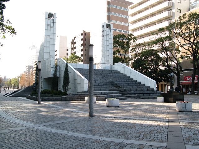 大通り公園 石の広場 横浜ぶらり ハ マ ブ ラ