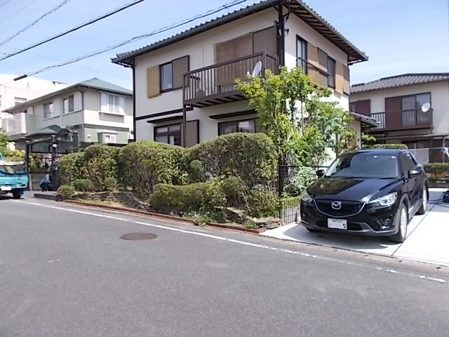 筑紫野市光が丘でマツ モミジ ヒイラギモクセイの生垣を剪定しました お庭の手入れや剪定なら小郡市 筑紫野市 久留米市の植木屋 浜田造園