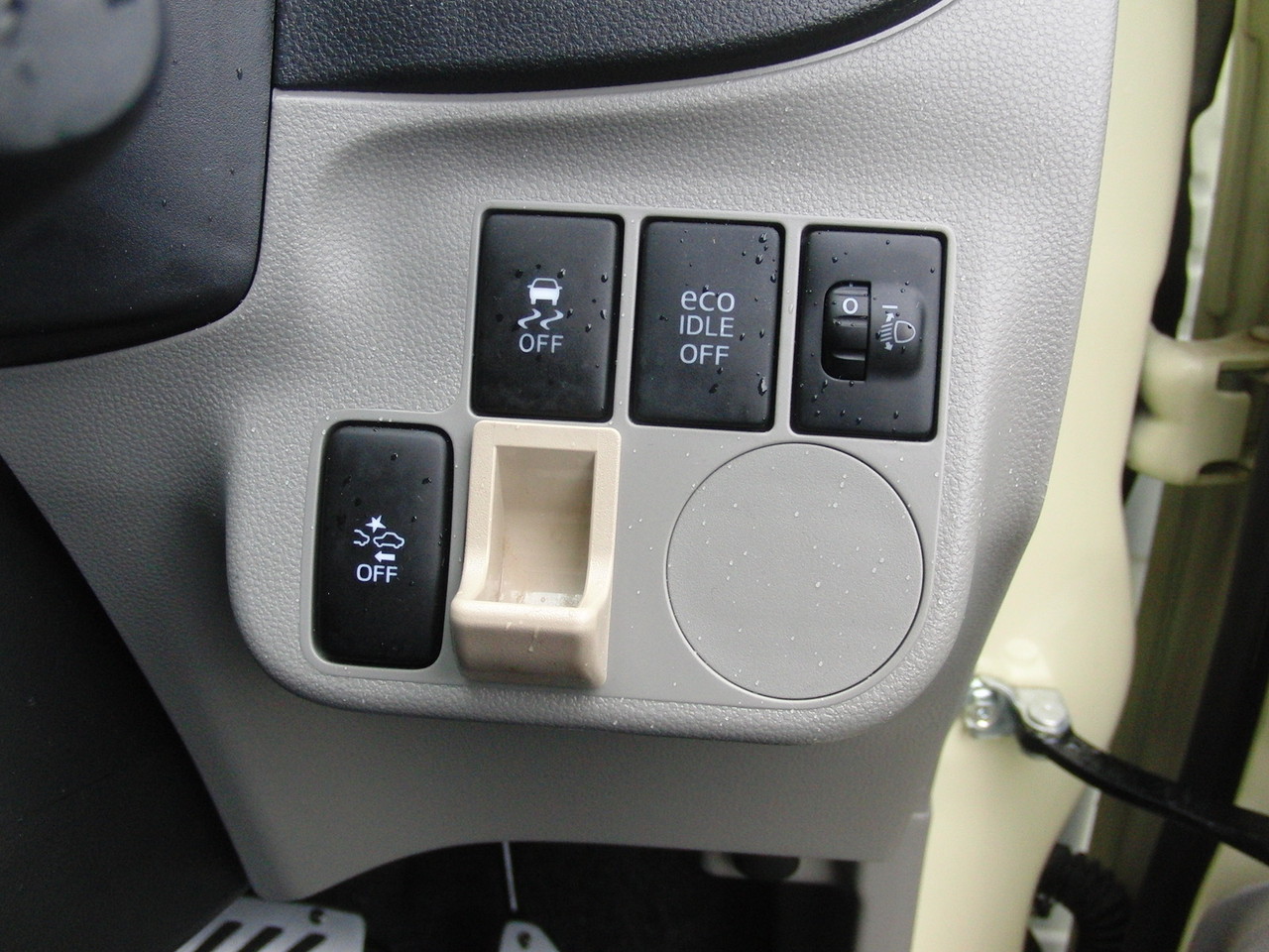 ピクシスエポックに他車種流用品のコインホルダーなど取付てみた Hamboneのブログ ピクシスエポックに他車種流用品のコインホルダーなど取付てみた Hamboneのブログ