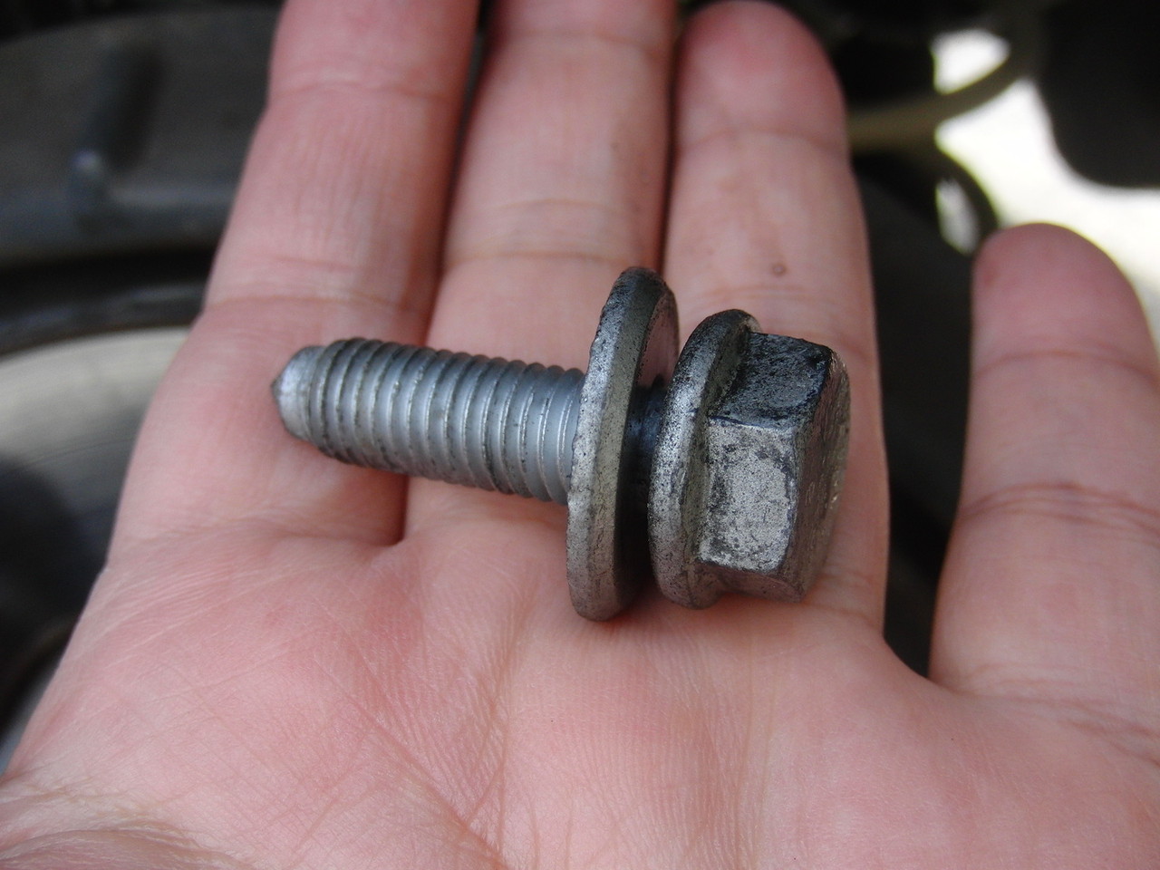 花粉舞い散る中 ゴルフ のショックアブソーバーを交換してみた リア編 Hamboneのブログ