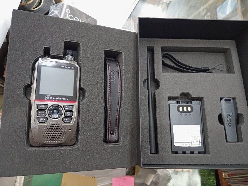 ICOM ID-52PLUS入荷・開梱 : ハムセンター長崎blog ICOM ID-52PLUS入荷・開梱 : ハムセンター長崎blog