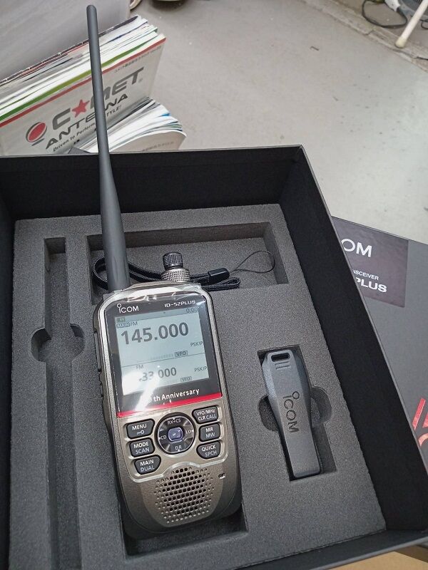 ICOM ID-52PLUS入荷・開梱 : ハムセンター長崎blog ICOM ID-52PLUS入荷・開梱 : ハムセンター長崎blog
