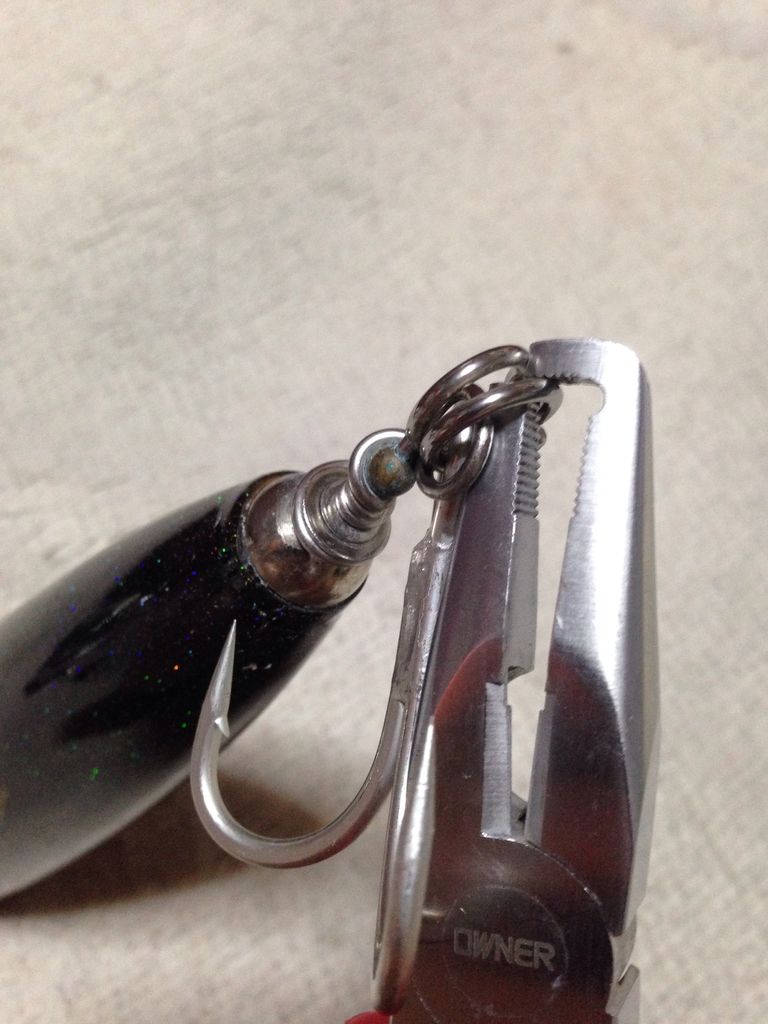 プライヤー 5弦を震わせ釣りをする