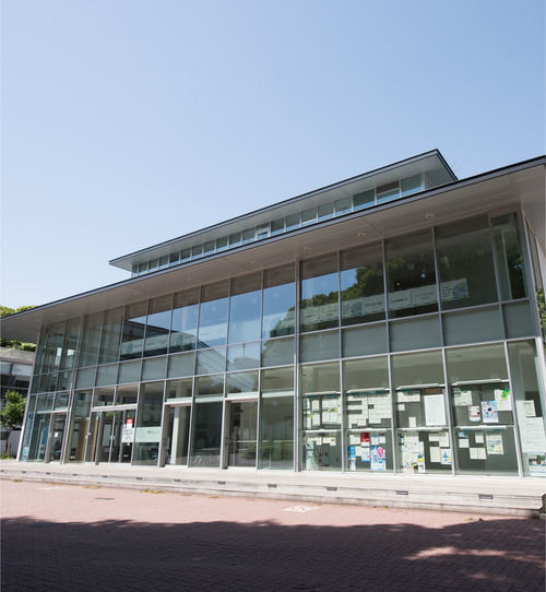 横浜国立大学「バカでも女性なら入学できるように女子枠は０科目入試にしときました」「ふにゃふにゃしたロボット、こういうのを女性が思いつくかもしれないですよね」