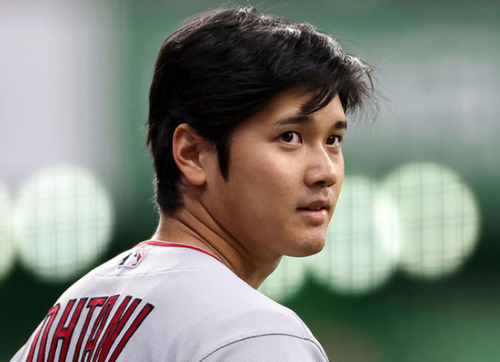 大谷翔平選手　メジャー最高額となる１０００億円超の１０年契約をドジャースと結ぶ