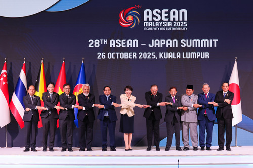 高市早苗首相　ASEAN首脳会議で絶賛される　携帯いじってた石破茂とはなんだったのか？