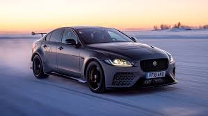 イギリスの名門自動車メーカー・ジャガー「これからはEVの時代だからガソリン車作るのやめてみた！！！」→