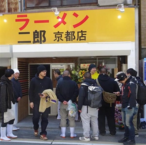 【ラーメン二郎】京都店のメガネ店員が「番号！番号！」と客を恫喝していた事を否定し炎上　大量の体験談が集まり休店に追い込まれる