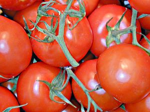Tomaten_im_Supermarktregal