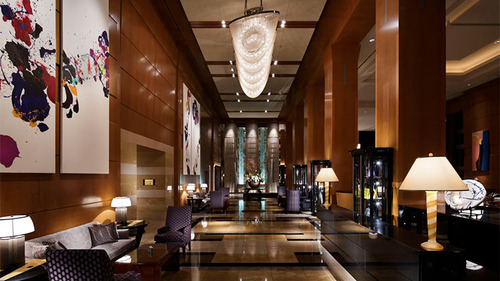 ３５歳婚活女性「ダメだ。萎えた。完全に。何でもない日でもリッツ泊まってた人間が、一般のファミリー層向けのリゾートホテルなんかに泊まれるかよ。」