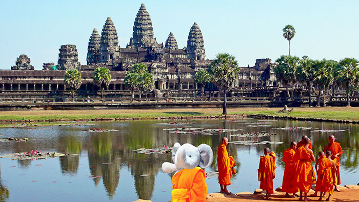 lost-toy-elephant-travels-around-world-photoshop-battle-3